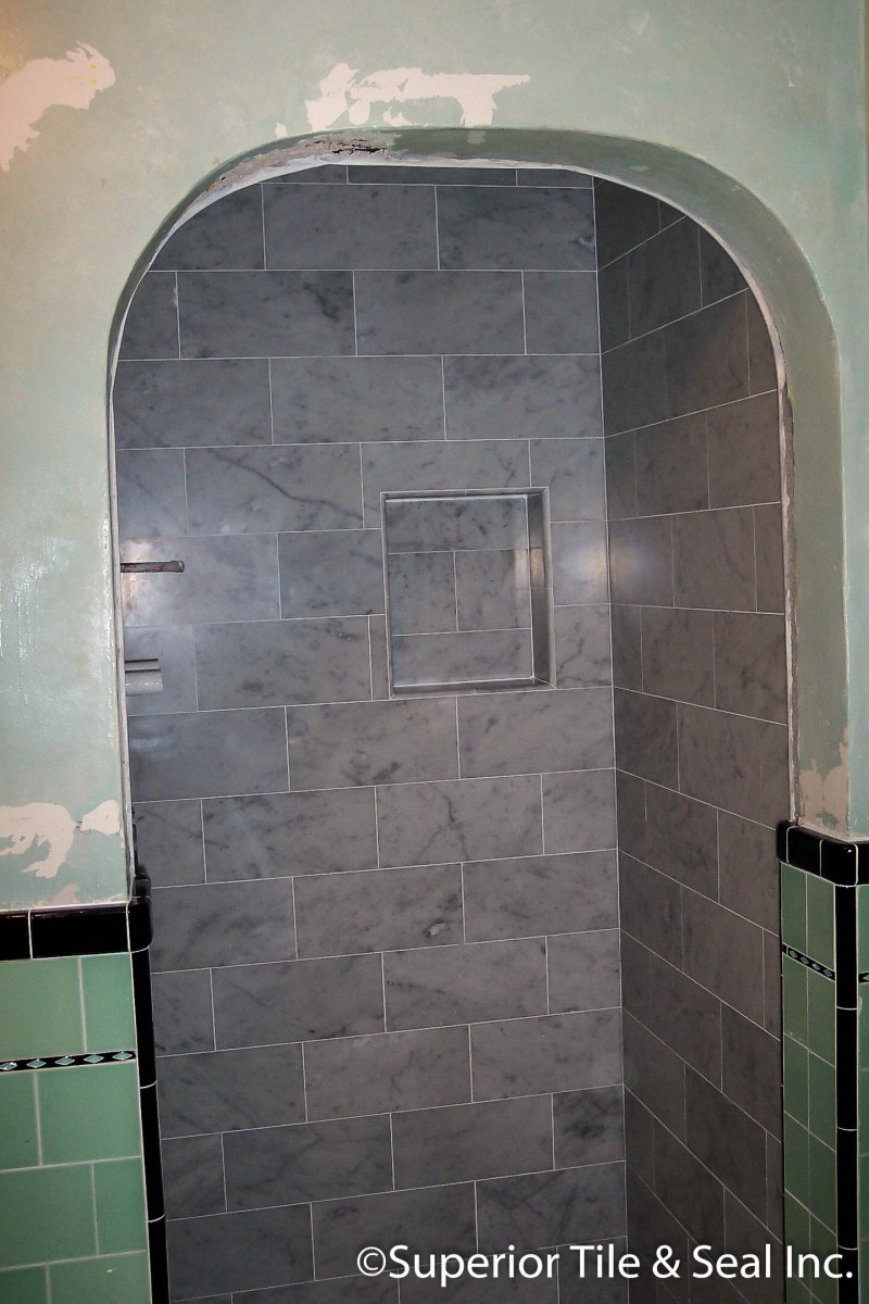 carrara-marble-recessed-shampoo-box